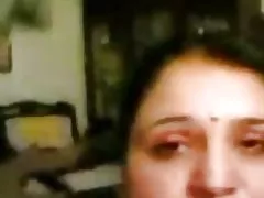 Priya tädi näitab tema vara